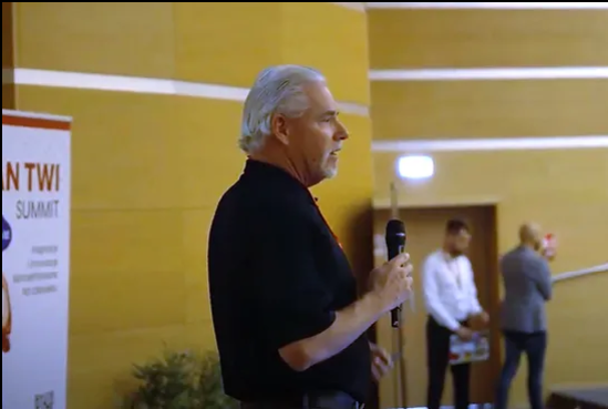 Dave Christensen leadership keynote speaker at corporate conference event 20